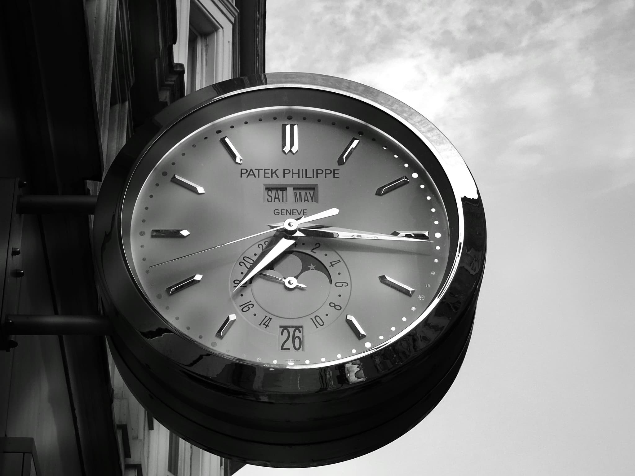 A Tribute to Racing Legends: The Rolex Daytona Wall Clock