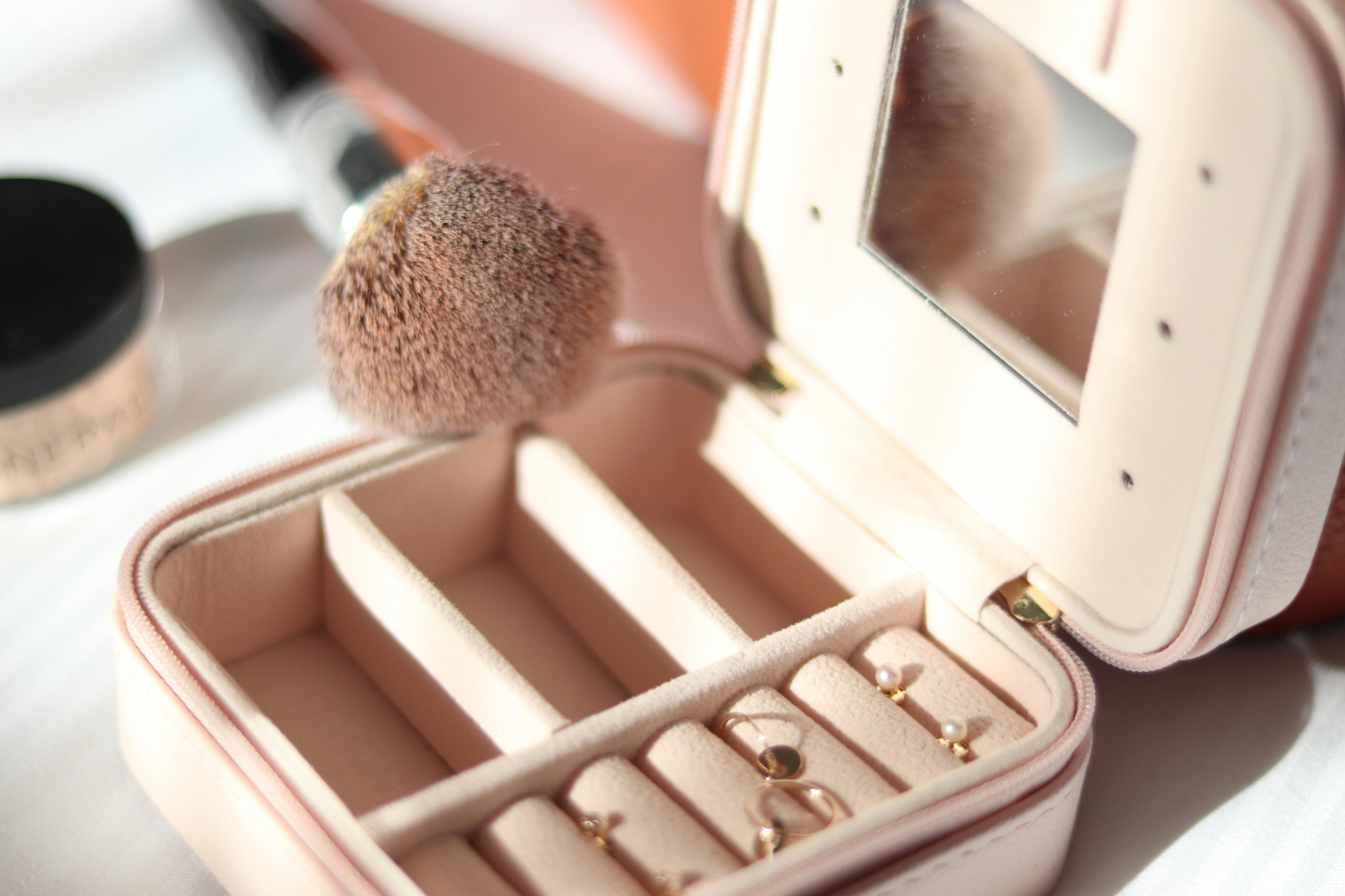 Hourglass Hidden Corrective Concealer Tips for Dark Circles