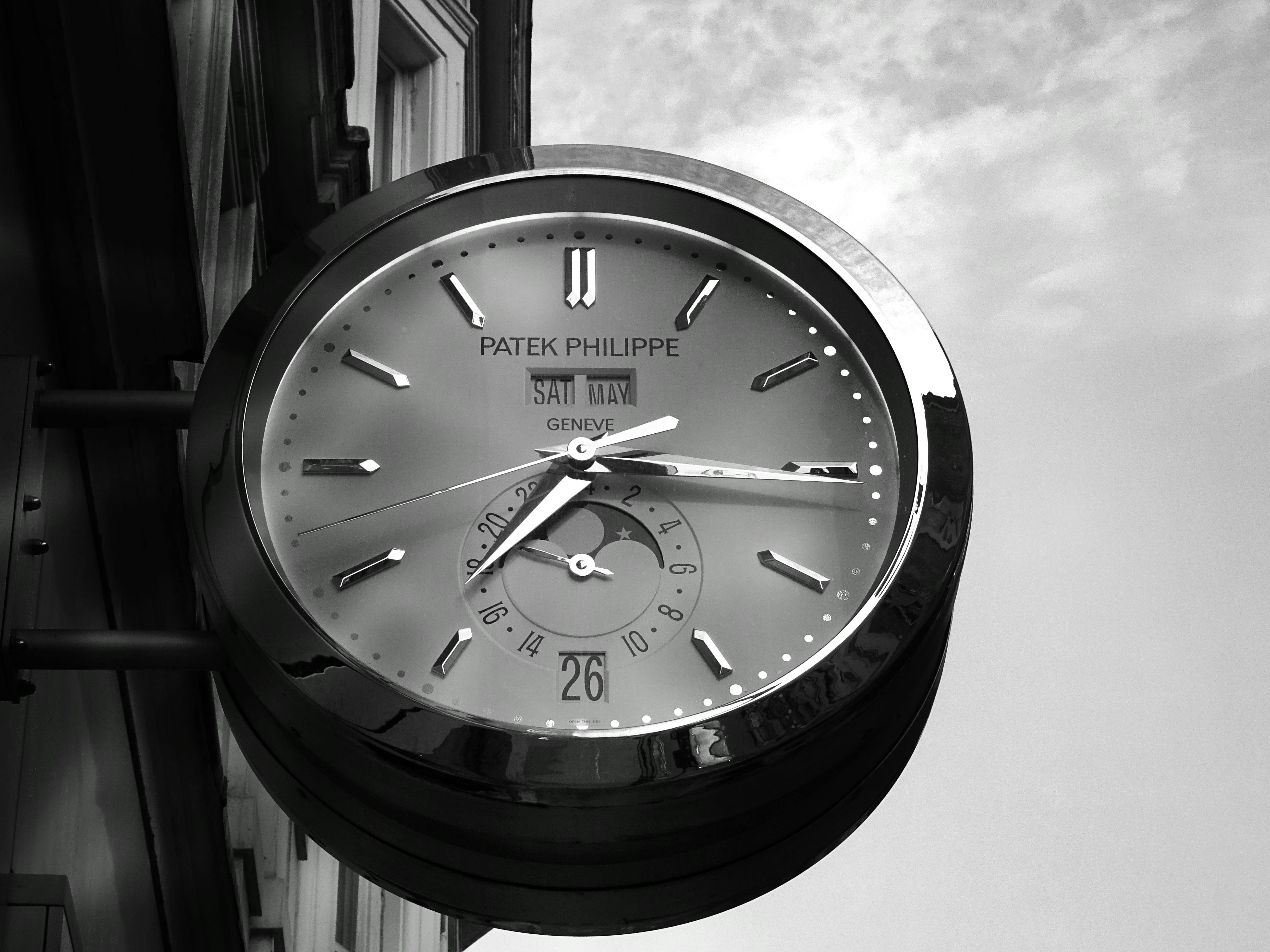 A Tribute to Racing Legends: The Rolex Daytona Wall Clock