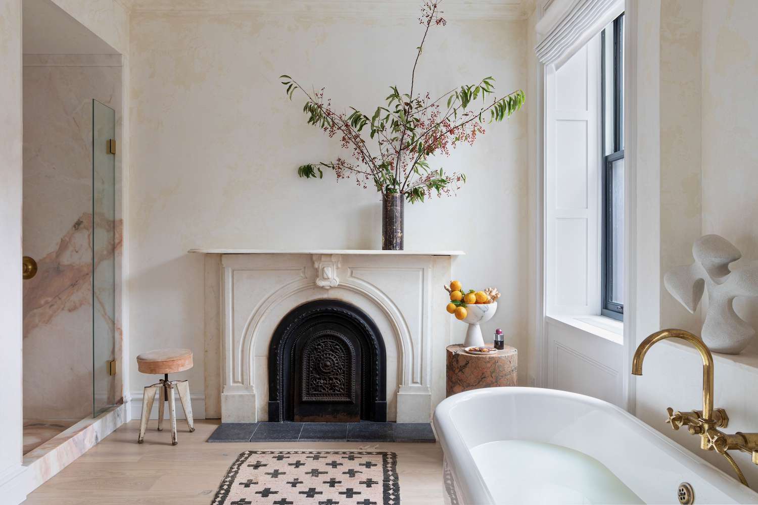 Elegant Bathrooms: Choosing the Right Fixtures